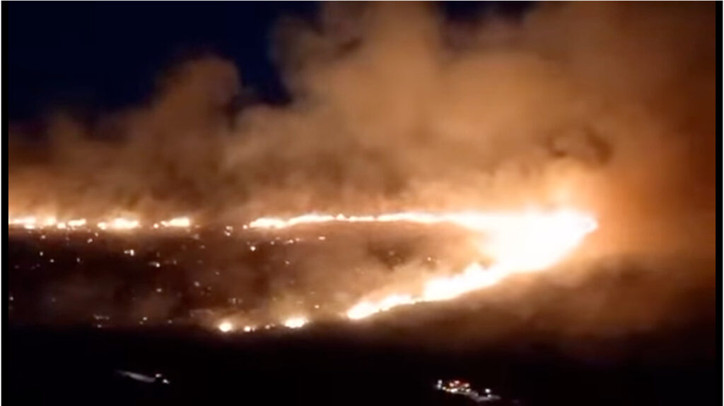 Πύρινη-κόλαση-στην-Εύβοια:-Ξεφεύγει-το-πύρινο-μέτωπο-–-Δύσκολη-η-νύχτα