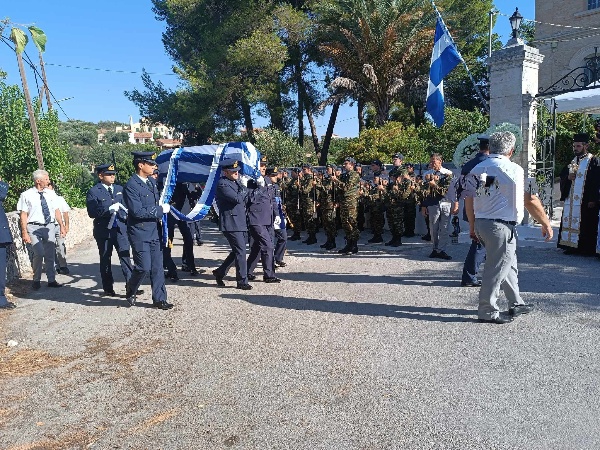 Κηδεία-πιλότου-Καναντέρ:-Τραγική-φιγούρα-η-έγκυος-σύζυγός-του-–-Δεν-άντεξε…