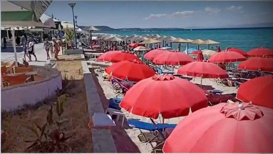 Χαλκιδική:-Καταγγελία-μητέρας-για-beach-bar-–-Δεν-την-άφησαν-να-ταΐσει-τα-παιδιά-της