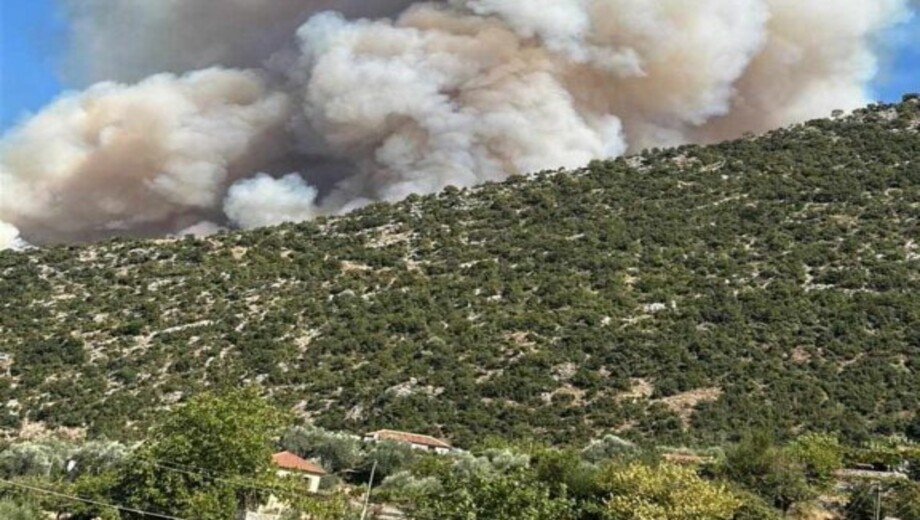 Μεγάλη-φωτιά-τώρα-–-Οι-φλόγες-πλησιάζουν-τα-πρώτα-σπίτια